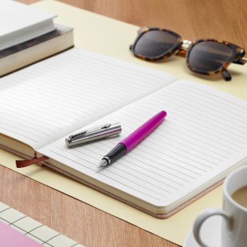 Перьевая ручка Parker Jotter, цвет MAGENTA, цвет чернил синий/черный, толщина линии M, В БЛИСТЕРЕ