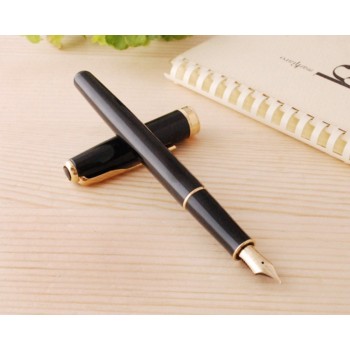 Перьевая ручка и чехол из кожи Parker Sonnet F530, цвет: LaqBlack GT, перо: F, перо: золото 18К